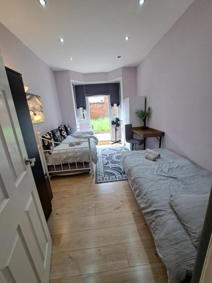 Comfy Fenia Stay Londres Exterior foto